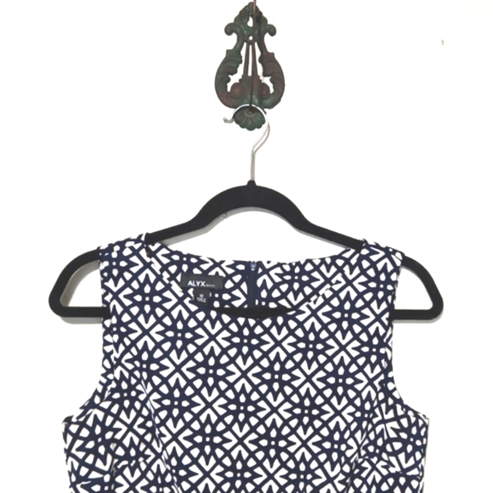 Alyx Sleeveless Geometric Design  Knee Length Shift Dress Size 10 - Picture 2 of 9